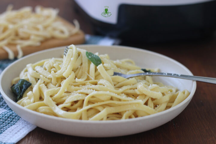 Tagliolini al burro e salvia 1