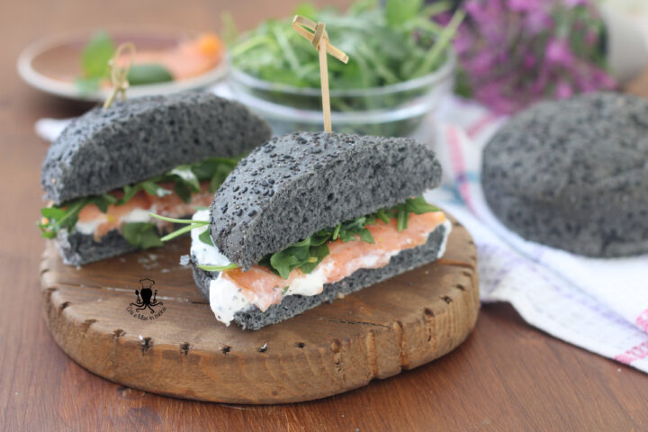 Hamburger con salmone affumicato e stracciatella