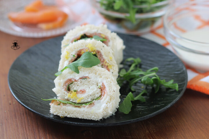 Rotolini di tramezzino con salmone e stracciatella2