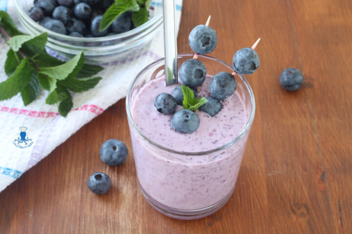 smoothie ai mirtilli con yogurt greco