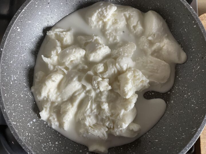 Rotolo di mozzarella fatto in casa 