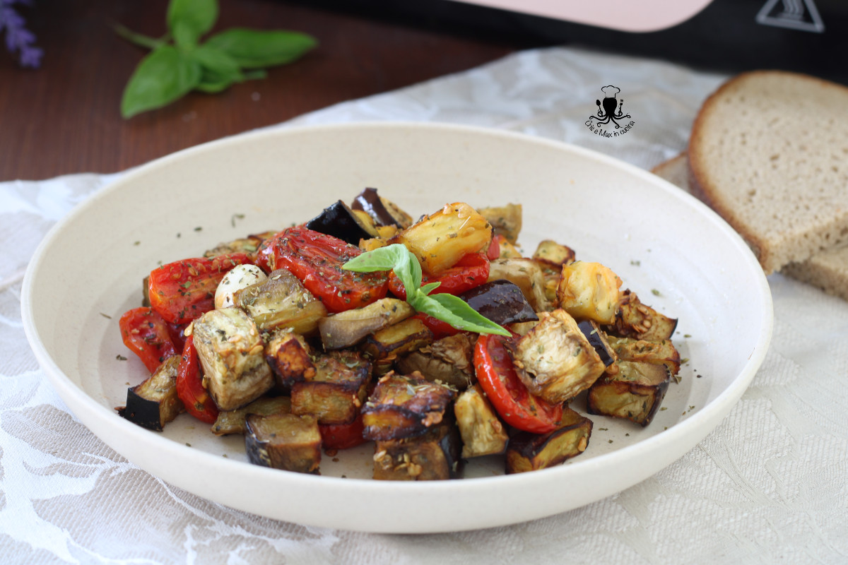 Melanzane e pomodorini in friggitrice ad aria1