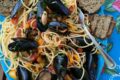 SPAGHETTI CON COZZE, PEPERONI, POMODORINI E MELANZANE