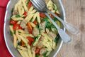 PENNE CON RUCOLA, POMODORO E CROSTINI DI PANE AI CEREALI