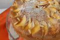 TORTA ALLO YOGURT, MANDORLE E PESCHE