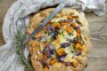 GALETTE CON ZUCCA, SCAMORZA E CIPOLLA ROSSA