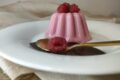 PANNA COTTA AI LAMPONI CON SALSA AL CIOCCOLATO