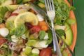 INSALATA DI AVOCADO, FRUTTA, MOZZARELLA CON CROSTINI DI PANE