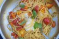 SPAGHETTI CON POMODORINI ROSSI E GIALLI E BURRATA