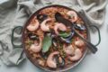 PAELLA MISTA CON POLLO E FRUTTI DI MARE