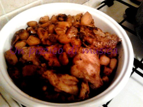 Pollo speziato con patate al forno