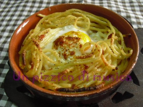 Cocotte spaghetti alla bottarga e uovo