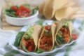 Tacos con verdure e salsa