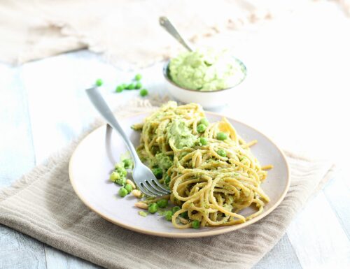 Spaghetti con crema di piselli