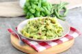 Pasta con salsa di fagiolini e basilico