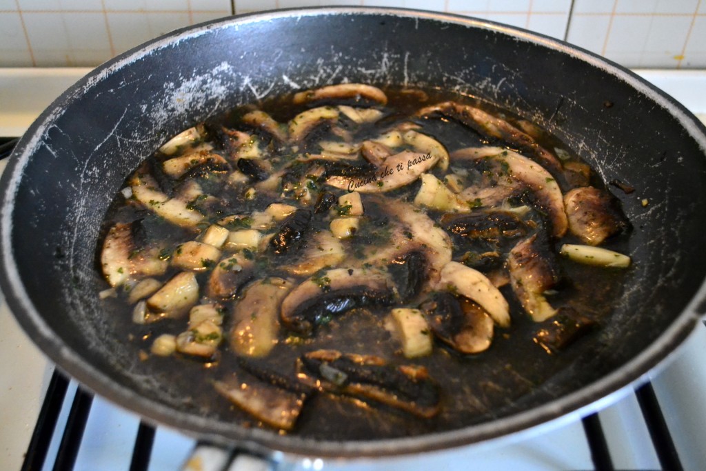 crostini con i funghi ricetta toscana (2)