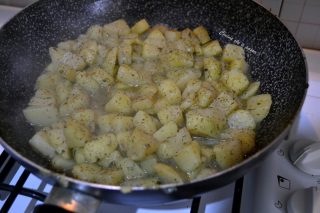 patate aromatiche in padella ricetta (6)