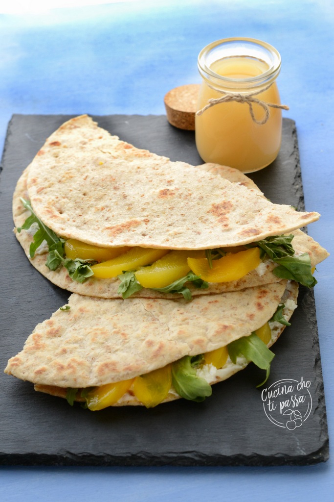 Piadine stracchino e pesche