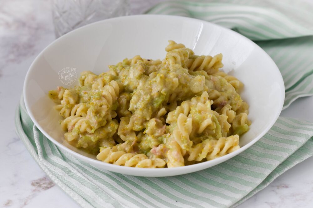 Pasta broccolo e besciamella ricetta