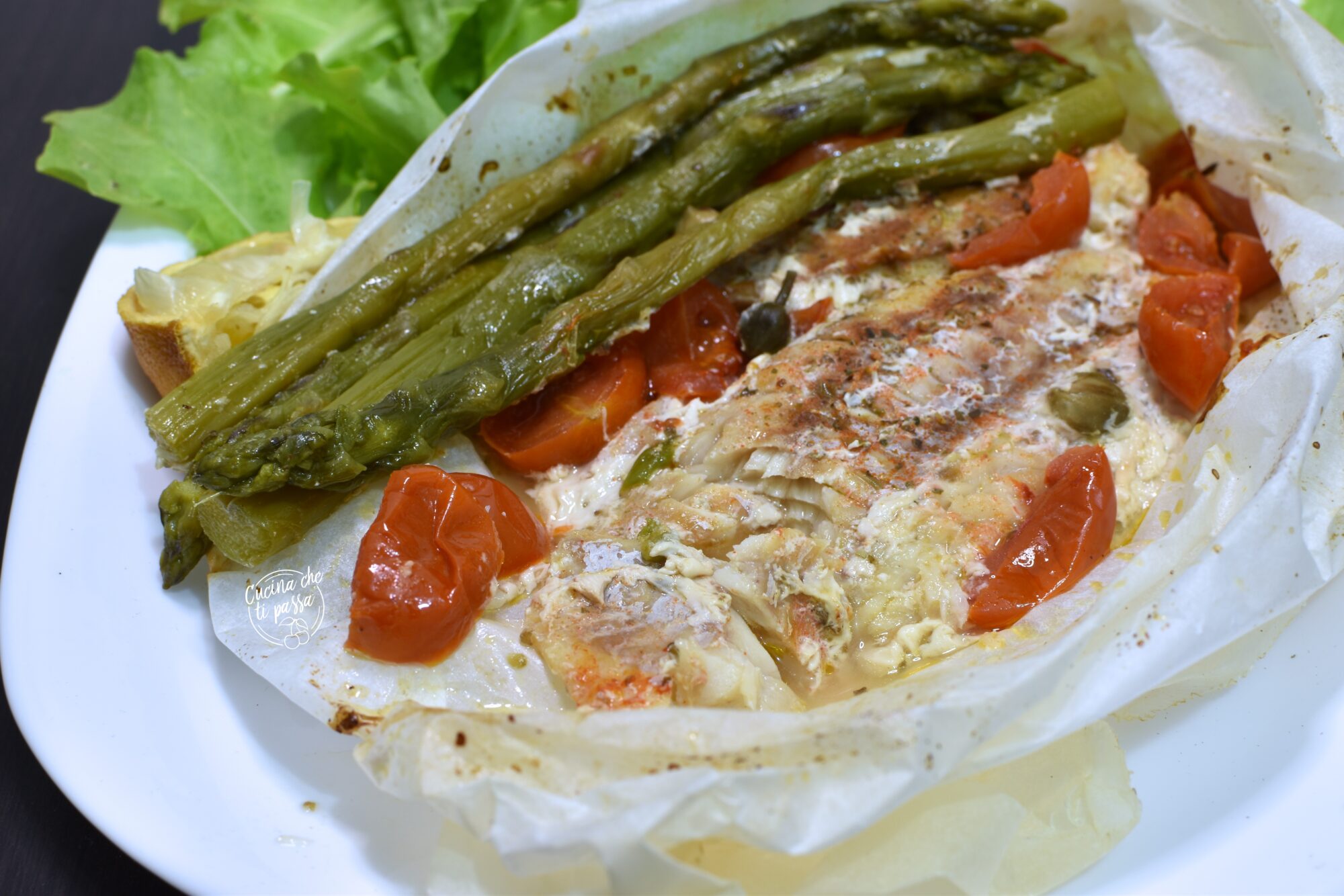Platessa al cartoccio con asparagi