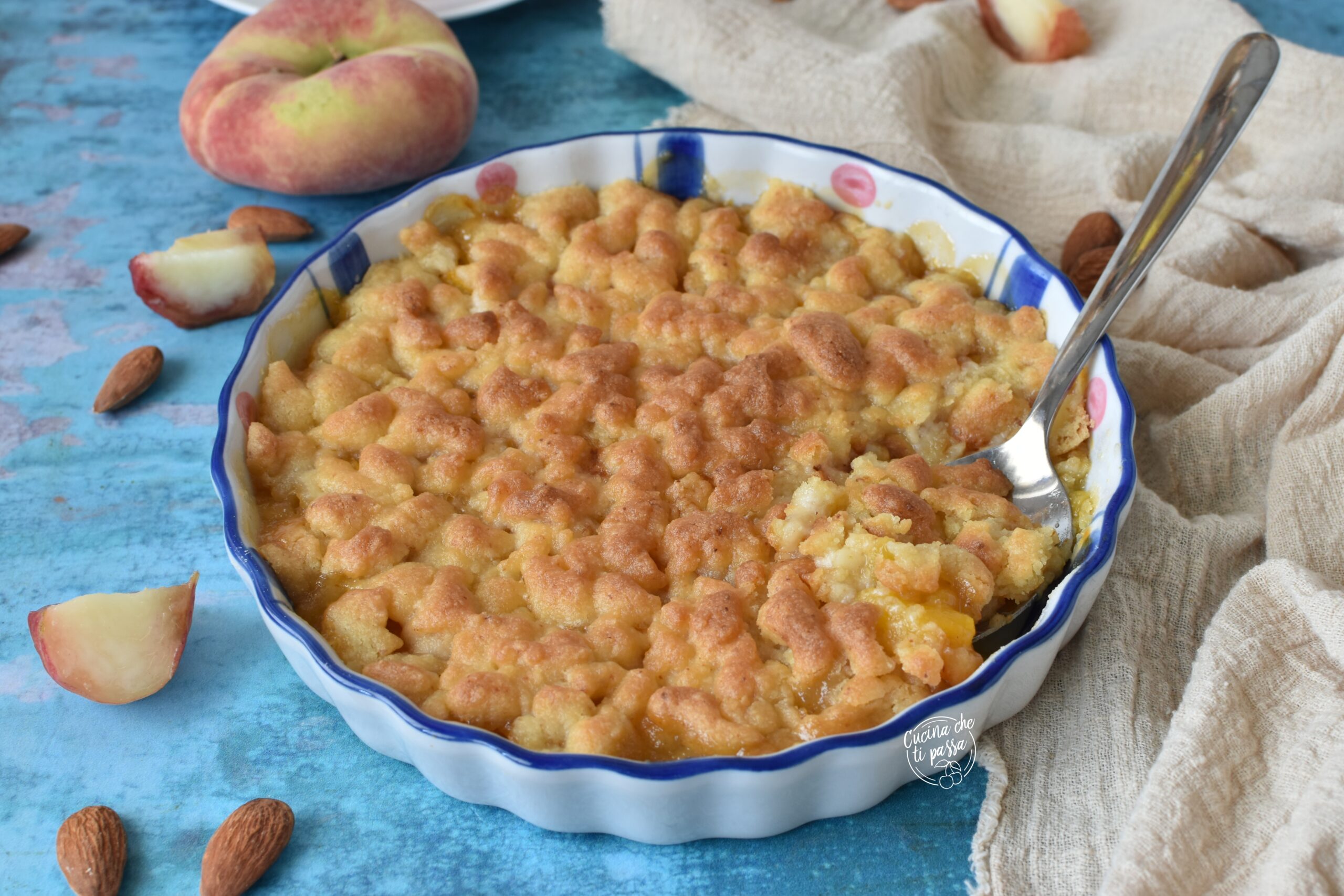 Crumble di pesche in friggitrice ad aria