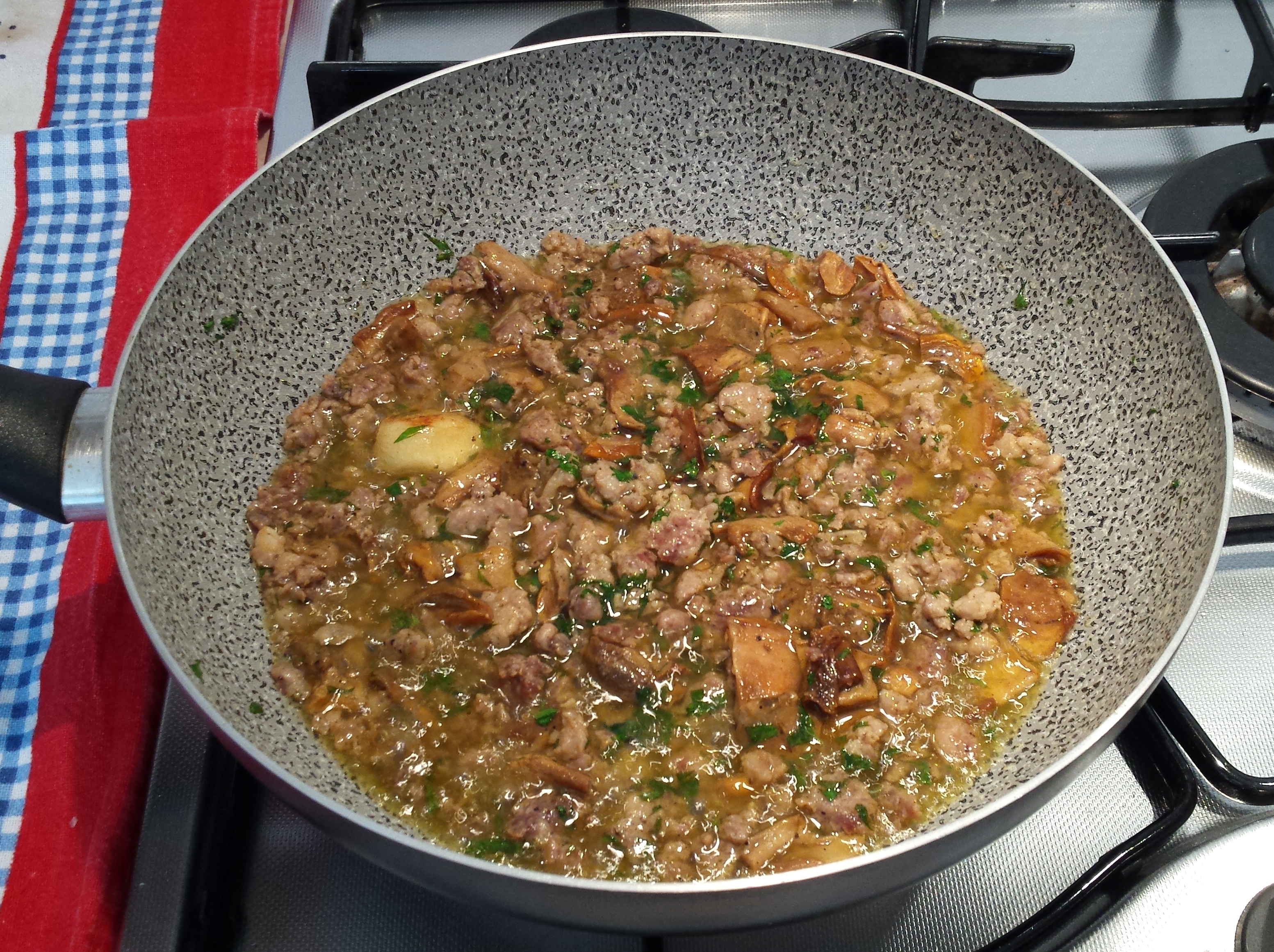Pappardelle funghi porcini e salsiccia, semplice ma buonissimo