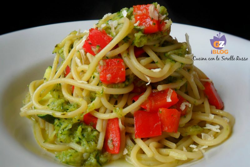 Spaghetti alla grattugia di zucchine e peperoni