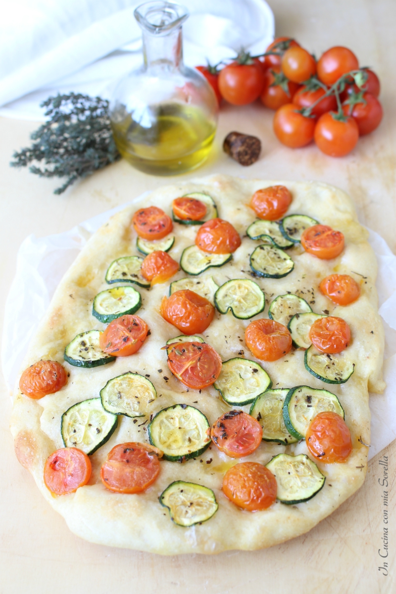 Pizza zucchine e pomodorini