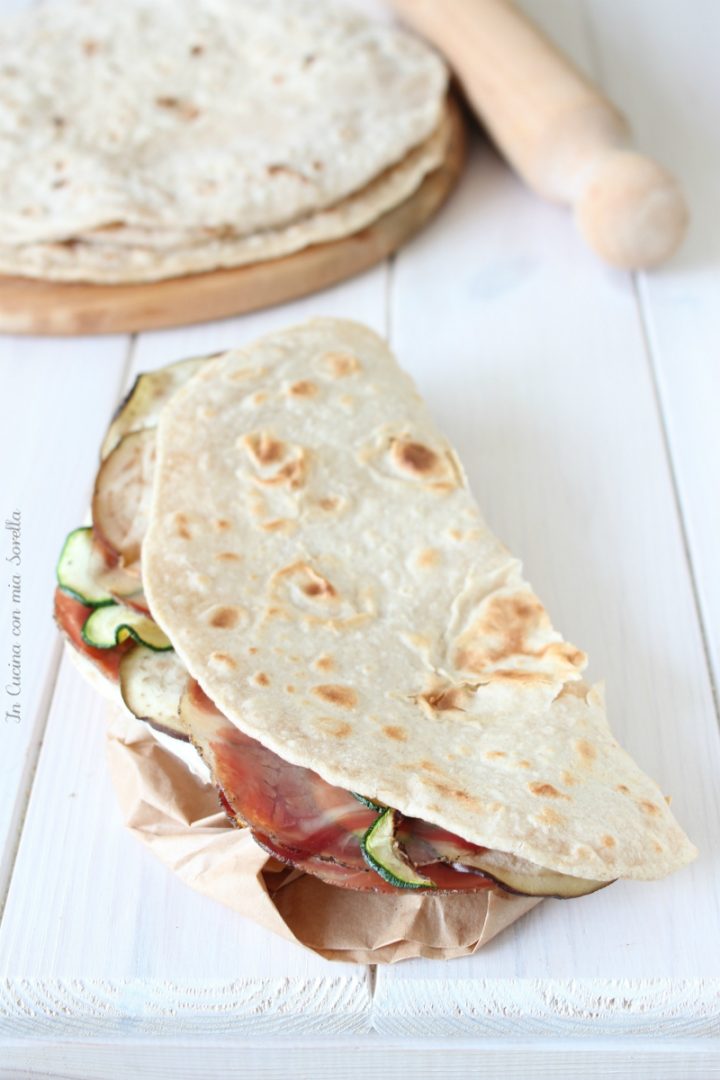 Piadina con prosciutto e verdure grigliate