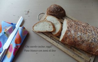 Pane bianco con semi di lino