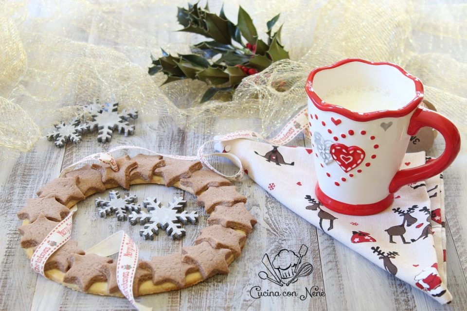 Ghirlanda di biscotti alla cannella, decorazione natalizia
