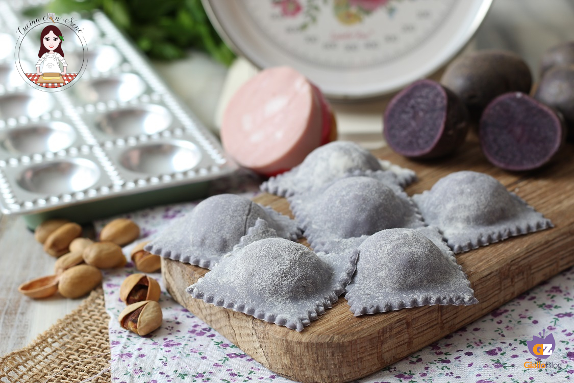 RAVIOLI viola ripieni di mortadella burrata e pistacchi Cucina con Nenè
