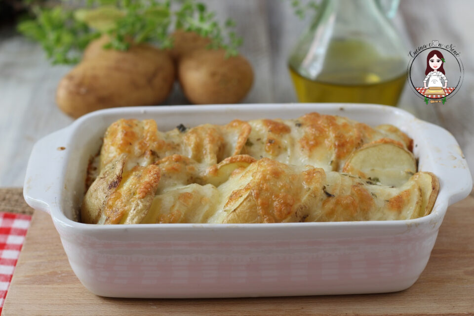 Patate e mozzarella gratinate al forno
