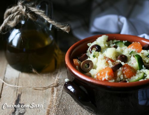 Cous cous vegetariano con verdure e olive nere