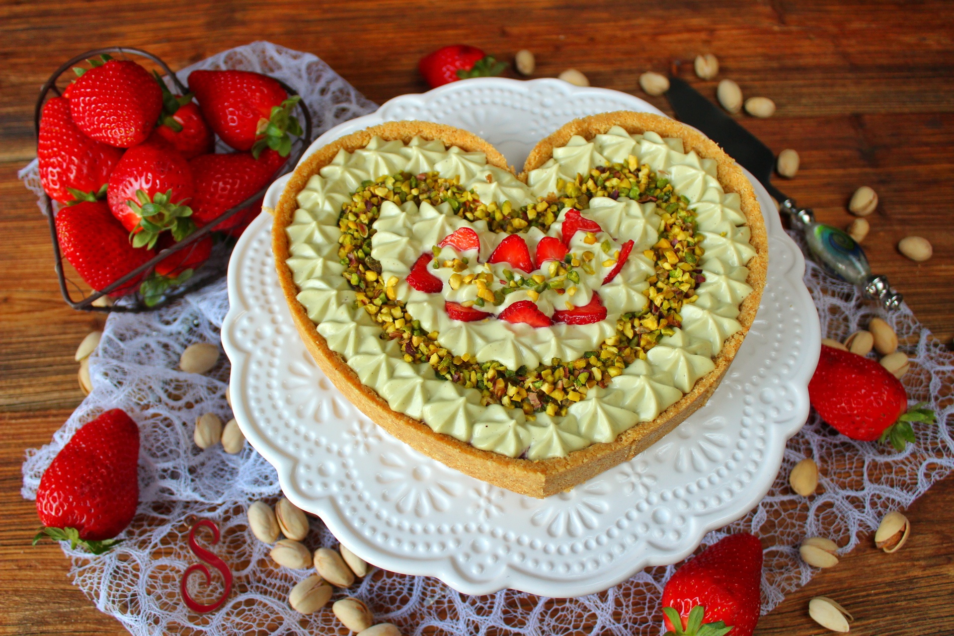 crostata pistacchio e fragole senza cottura