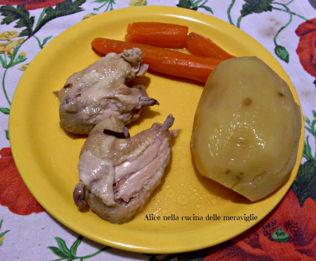 Bollito di pollo Ricetta secondo piatto di carne con cottura in pentola a pressione Alice nella cucina delle meraviglie