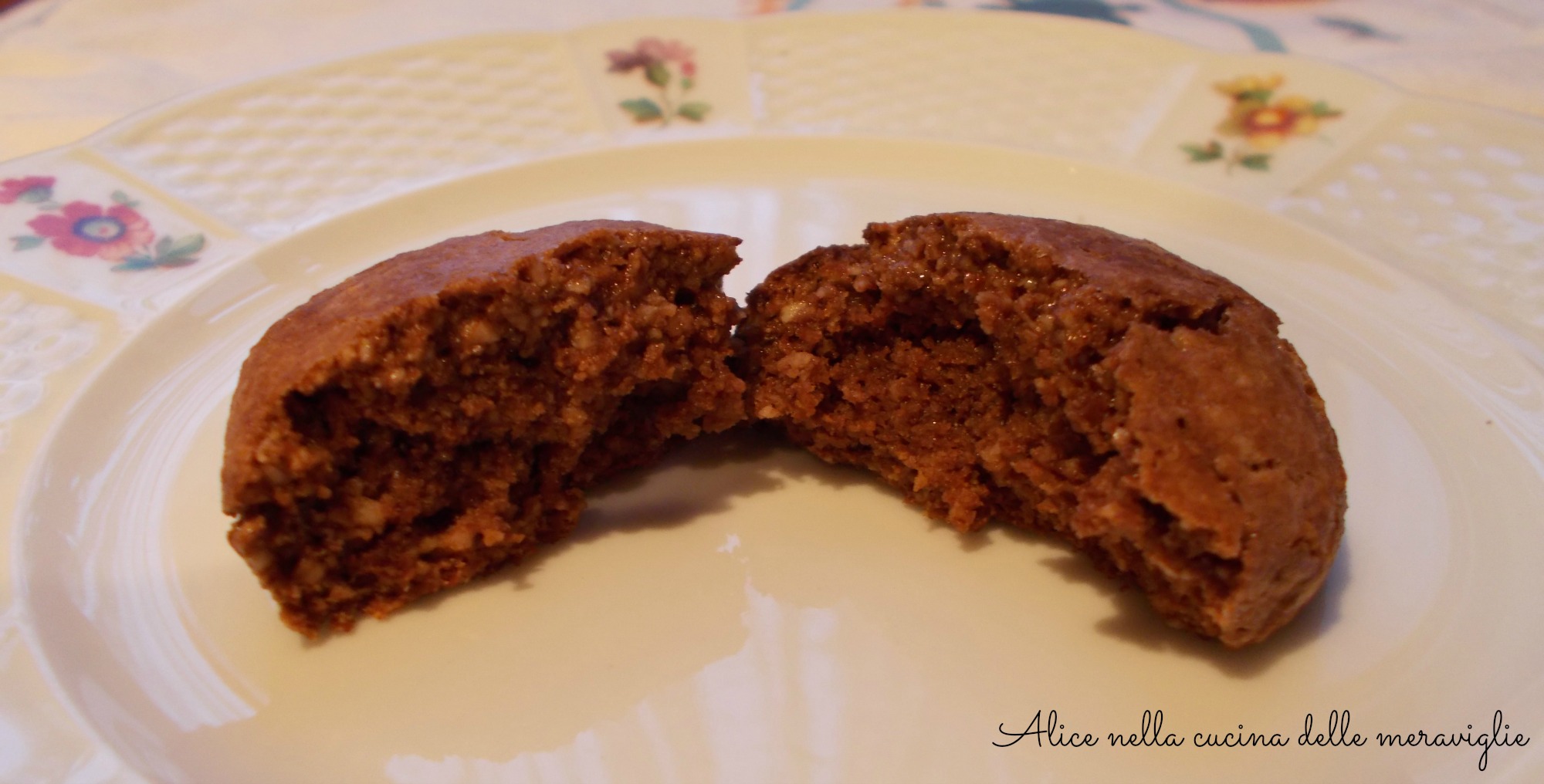 Biscotti morbidi alle mandorle e cioccolato Ricetta dolce Alice nella cucina delle meraviglie