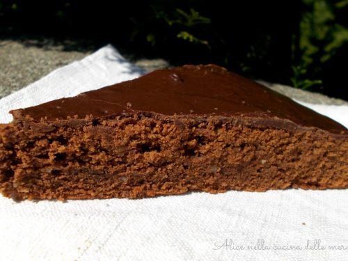 Torta al cioccolato ricoperta di cioccolato, ricetta dolce (senza lievito)