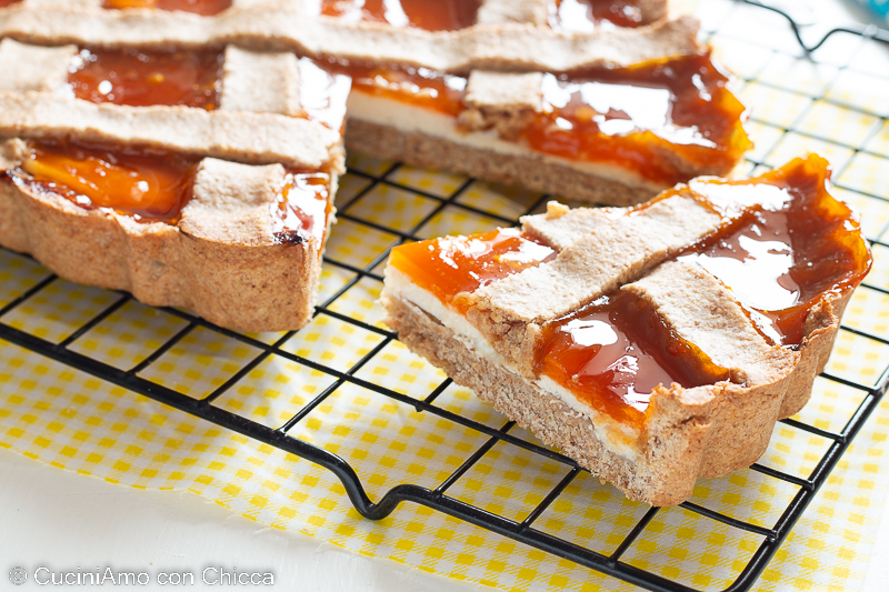 Crostata integrale con ricotta e confettura