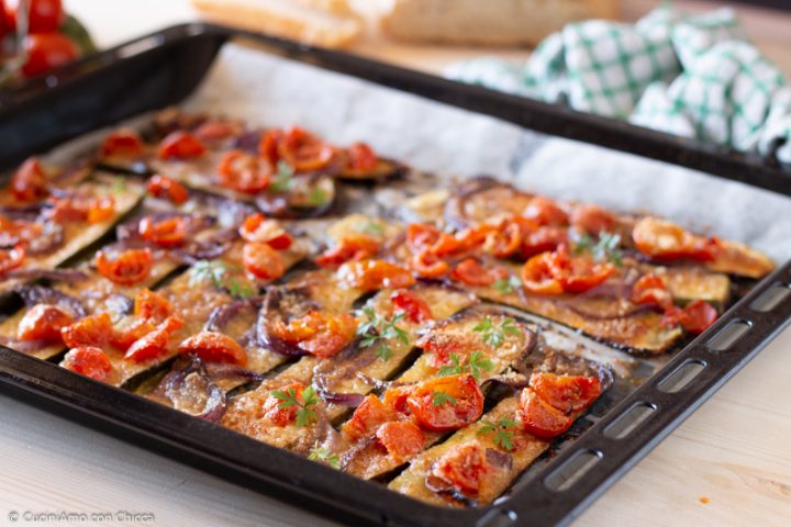 Zucchine gratinate con pomodorini e cipolla