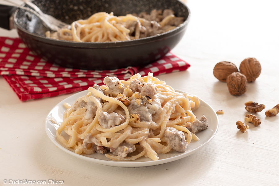 LINGUINE CON CREMA DI BURRATA E SALSICCIA