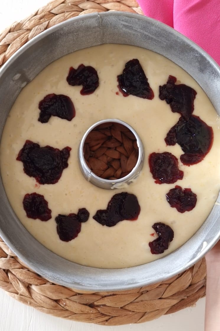 CIAMBELLA SOFFICE CON MARMELLATA