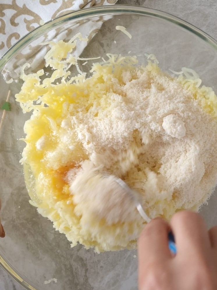 sale, parmigiano, e uovo