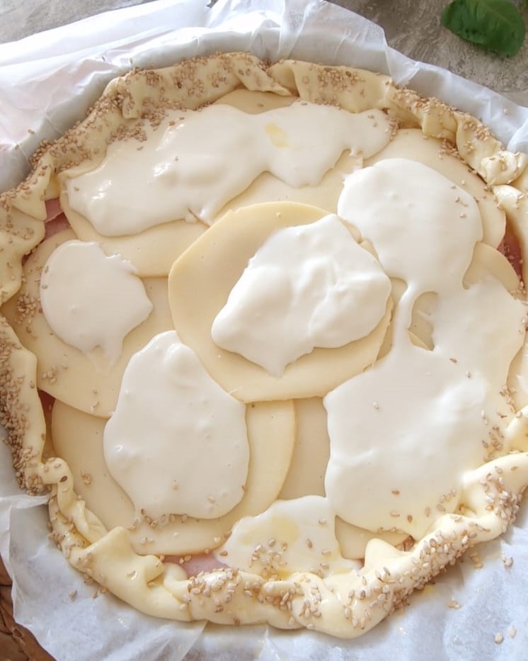 torta salata con prosciutto e stracchino
