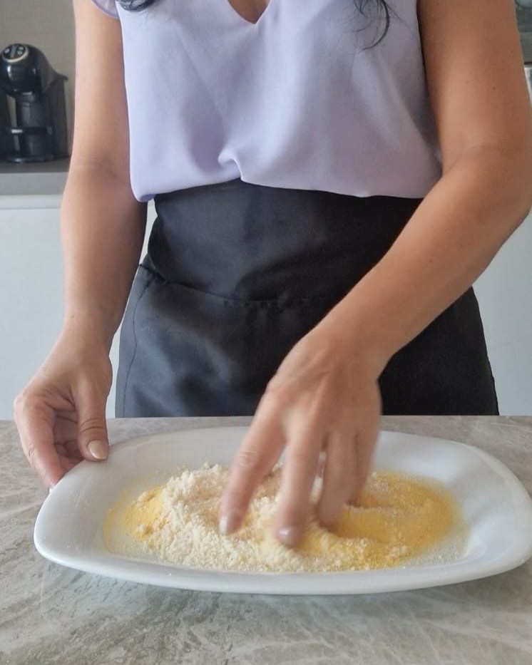 versate il mais tostato nel piatto
