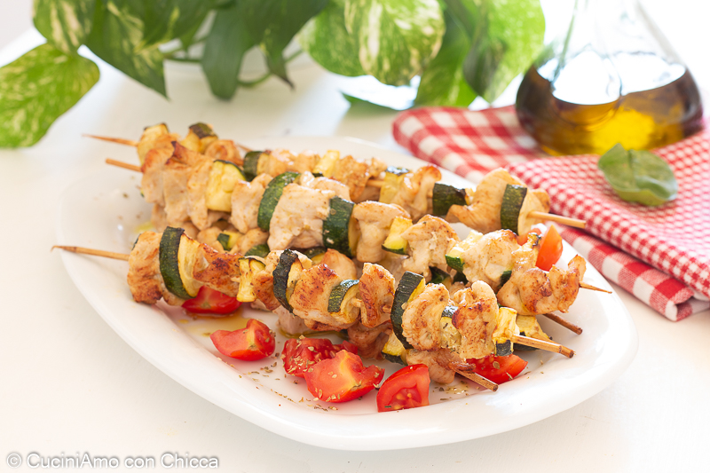 Spiedini di pollo con zucchine