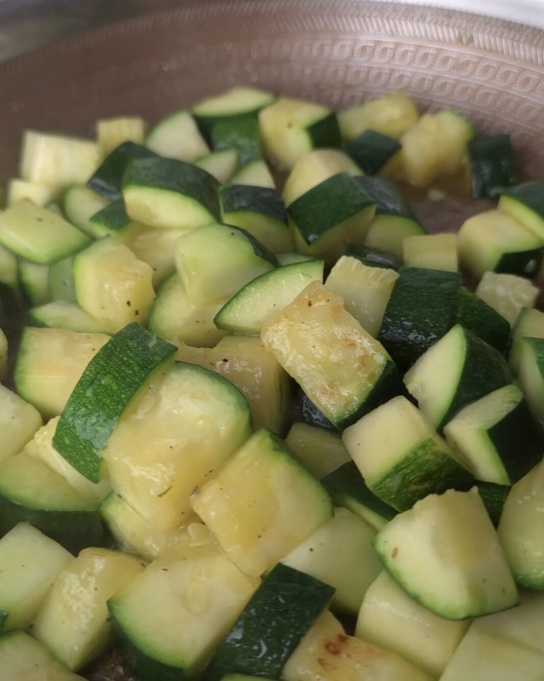 zucchine in padella con olio e aglio