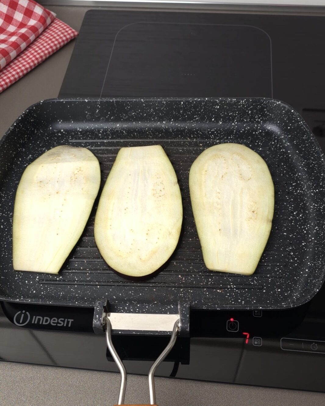 grigliate le melanzane