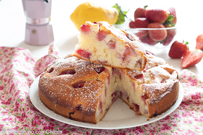 Torta yogurt e fragole