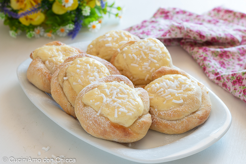 Brioche alla crema